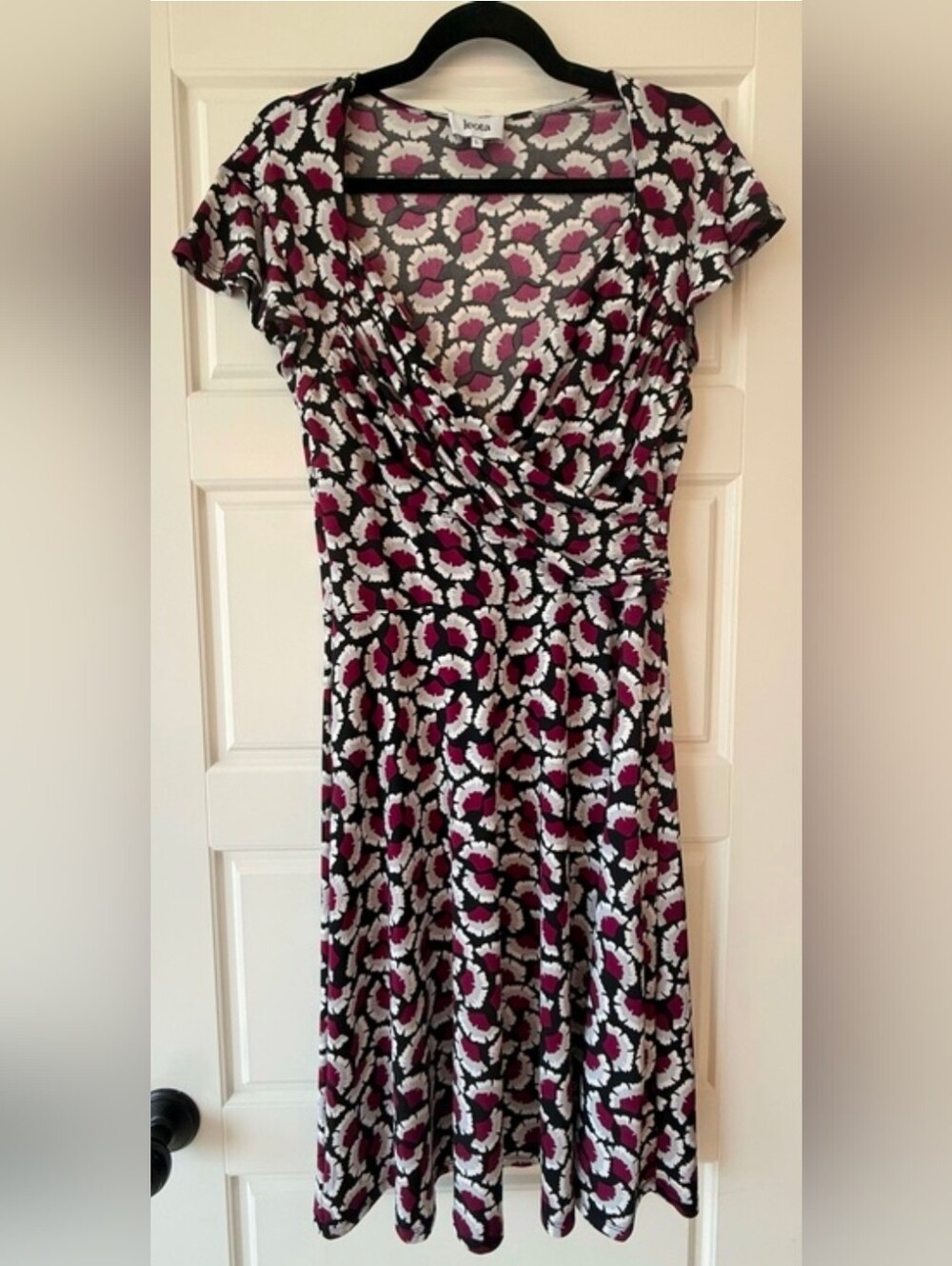 Leota Women's Black and Burgundy Printed Ruched Fit-&-Flare Dress - Size L